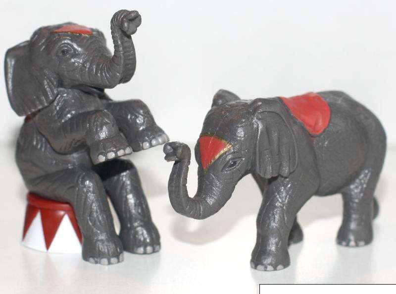 2 Marklin Elephants from the Circurs Mondolino Starterset 29411 of Marklin.